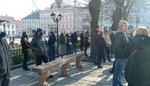 У Чернівцях підприємці вийшли на карантинний протест: "Постанова Кабміну суперечить Конституції". ФОТОрепортаж