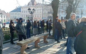 В Черновцах предприниматели вышли на карантинный протест: "Постановление Кабмина противоречит Конституции". ФОТОрепортаж
