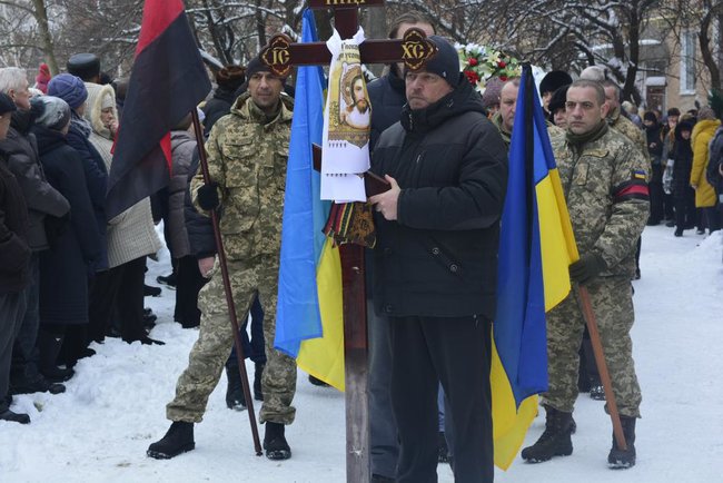 Із загиблим у зоні ООС воїном 72-ї ОМБр Володимиром Крупським попрощалися на Полтавщині 03