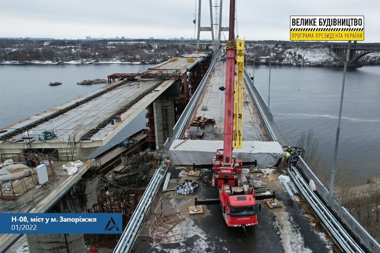 На запорізькому мосту через Дніпро монтують деформаційні шви, - Укравтодор 04