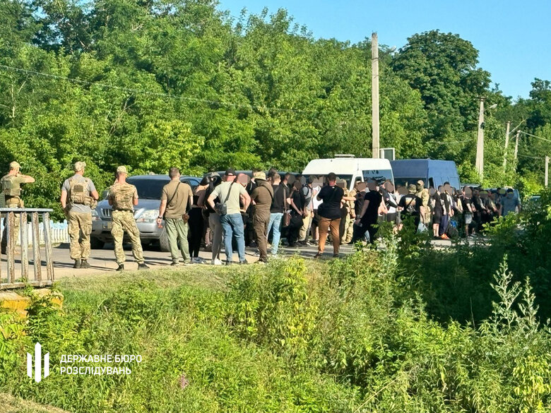 Перед судом предстанут организаторы схемы переправки уклонистов