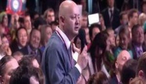 "У нас маленький, но жизненный вопрос - куда девать нам вятский квас", - журналиста заподозрили в том, что он пришел к Путину "махнув" с утра. ВИДЕО