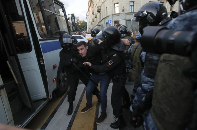 На акції в Москві затримали понад десять неповнолітніх 03