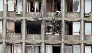 Рашисти вдарили БПЛА по будівлі Сумської ОВА: є поранені. ФОТО