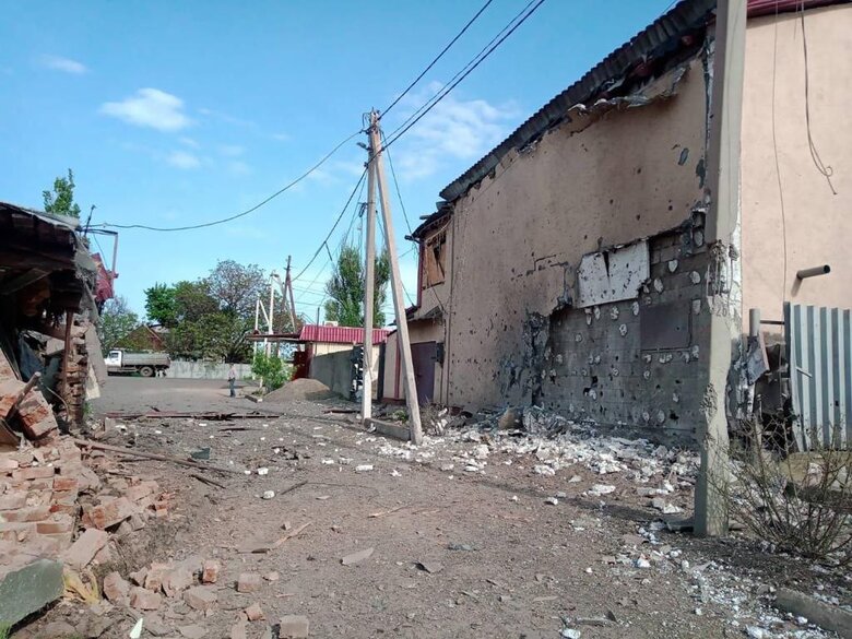 Россияне обстреляли Курахово: трое раненых, в том числе несовершеннолетний 04