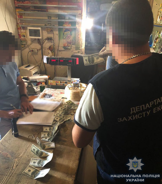 Начальник Центра предоставления административных услуг задержан на Ивано-Франковщине на взятке 2 тыс. долл., - Нацполиция 02