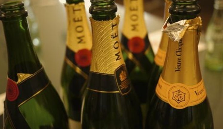 У Росії ухвалили закон, згідно з яким шампанскими назвали вина лише місцевого виробництва. Дистриб'ютор Moet Hennessy припиняє поставки в РФ