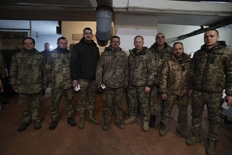 Сирський приїхав до Бахмуту: Бої тривають на околицях, росіяни хочуть оточити місто 10