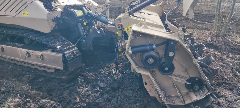 На Харківщині підірвалася машина механізованого розмінування