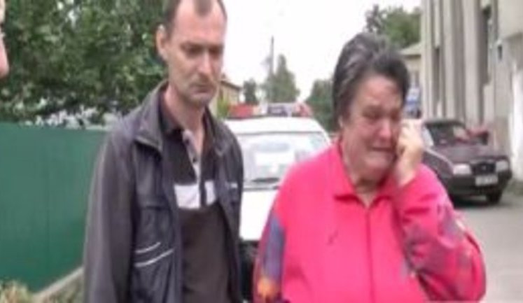 "Менти медсестру викликали. Вона прийшла, перевернула його і сказала, що він уже мертвий", - матір убитого на Миколаївщині Олександра Цукермана. ВIДЕО
