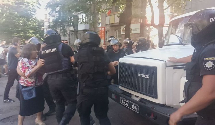 Правоохранители вывезли из СИЗО экс-бойцов "Торнадо". ВИДЕО+ФОТОрепортаж