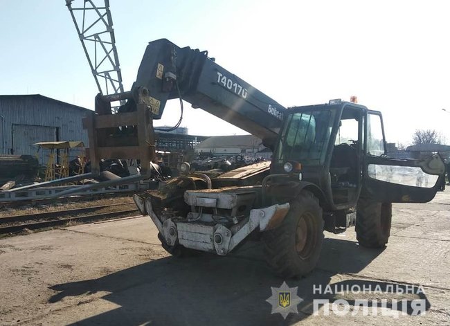 Погрузчик насмерть задавил охранника и кладовщицу в порту Одессы 01
