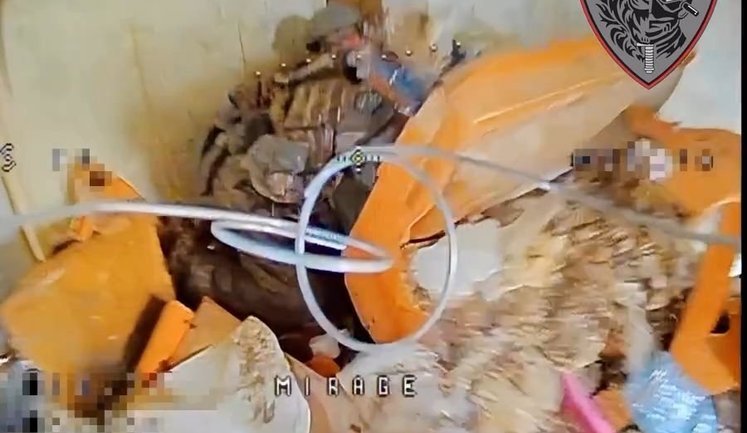 Спецназовцы "Mirage" выследили и ликвидировали оккупанта, который прятался среди руин и мусора. ВИДЕО