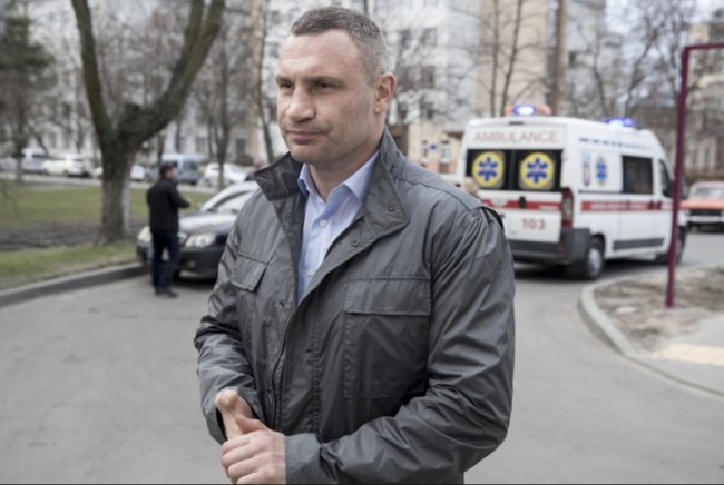 Деякі лікарні заповнені на 110%, - Кличко відвідав ковідні відділення столиці 01