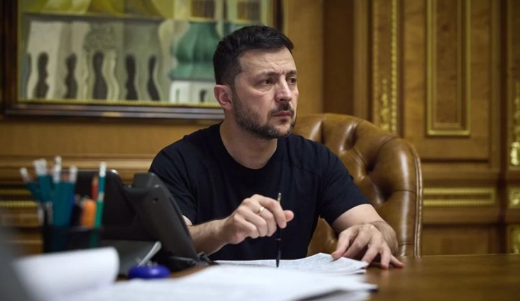 Зеленский подписал закон о противодействии дискриминации и домогательствам в армии