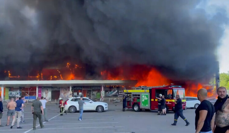 Zelenskyi about occupiers' attack on Kremenchuk: There were more than thousand civilians in mall, number of victims is impossible to imagine. VIDEO