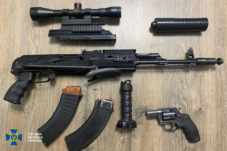 На Прикарпатті затримали рекетирів, які обкладали даниною місцевих жителів 03