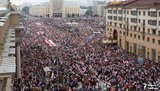 Тисячі людей вийшли на "Марш нової Білорусі" в центрі Мінська. ФОТО