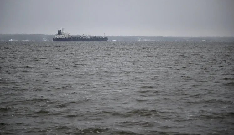 Росія розширила "тіньовий флот" до 21 судна попри західні санкції, — Bloomberg