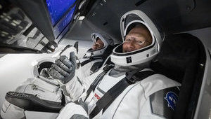Falcon 9 з астронавтами на борту стартував із мису Канаверал, Crew Dragon успішно вийшов на орбіту. ВIДЕО