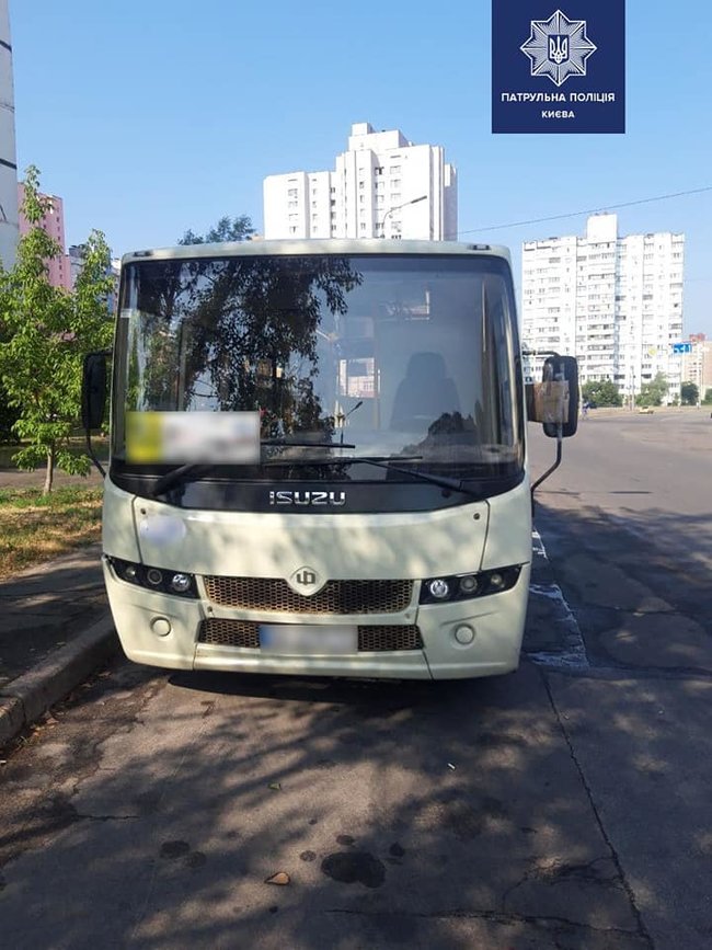 Пьяный водитель маршрутки перевозил пассажиров в Киеве, - патрульная полиция 01