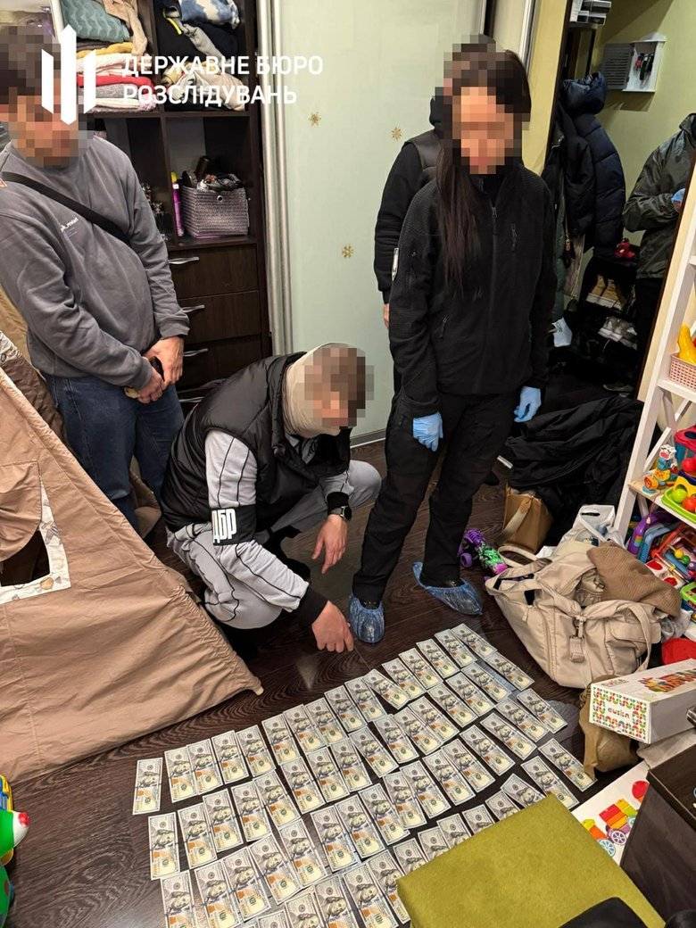 Правоохоронець допомагав ухилянтам виїхати