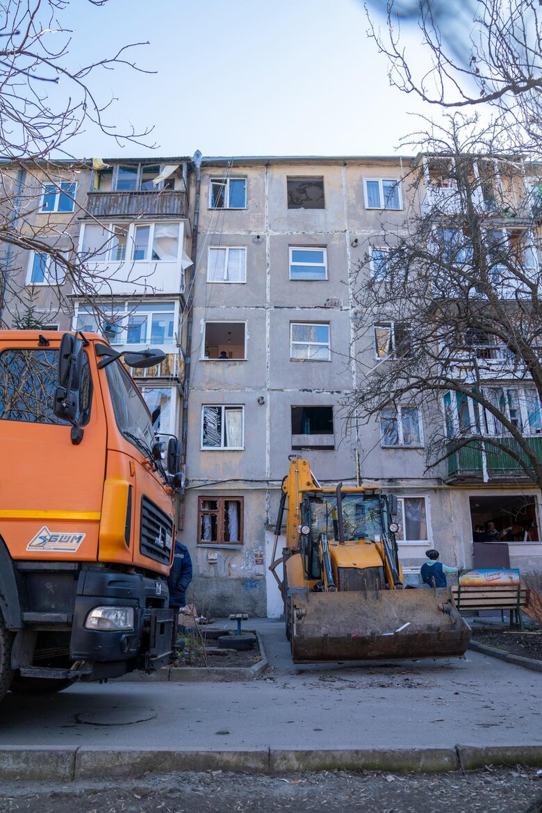 У Кропивницькому відновлюють пошкоджені після атаки 20 березня будинки