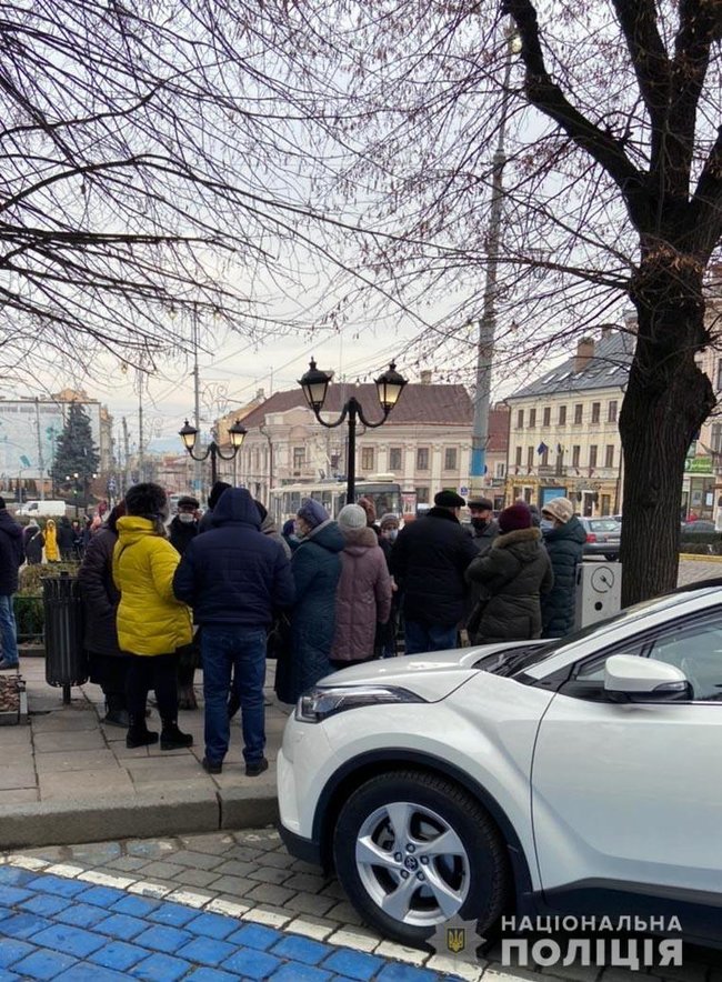 Ми теж хочемо кататися на лижах, а не виживати у злиднях, - у Чернівецькій області відбуваються акції протесту проти підвищення тарифів 06