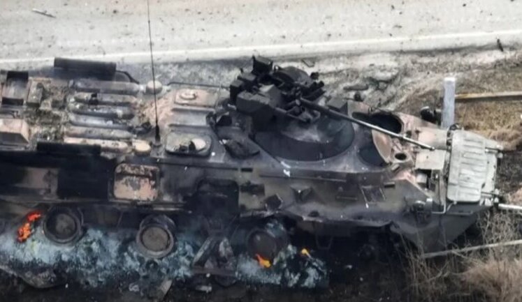 Загальні бойові втрати РФ від початку війни - близько 956 810 осіб (+1340 за добу), 372 літаки, 10 758 танків, 27 327 артсистем, 22 403 бойові броньовані машини. ІНФОГРАФІКА