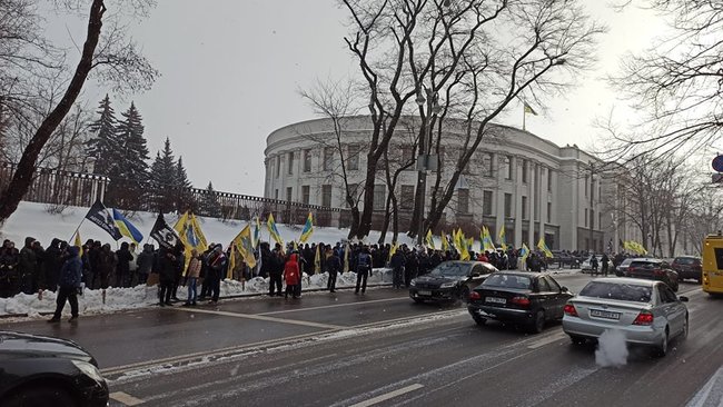 Доступный автомобиль каждому украинцу: владельцы евроблях пикетируют Раду 20