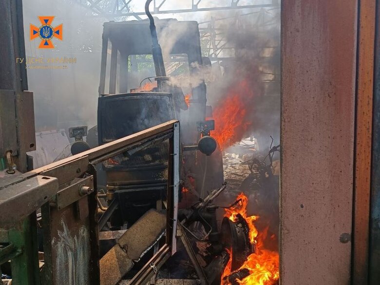 Occupiers attacked farm in Huliaipole, fire broke out 03