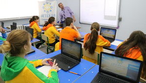 В украинском "Артеке" внедряют уникальный курс по Android-программированию для учеников 5-7 классов. ФОТОрепортаж