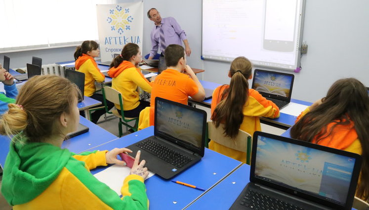 В украинском "Артеке" внедряют уникальный курс по Android-программированию для учеников 5-7 классов. ФОТОрепортаж