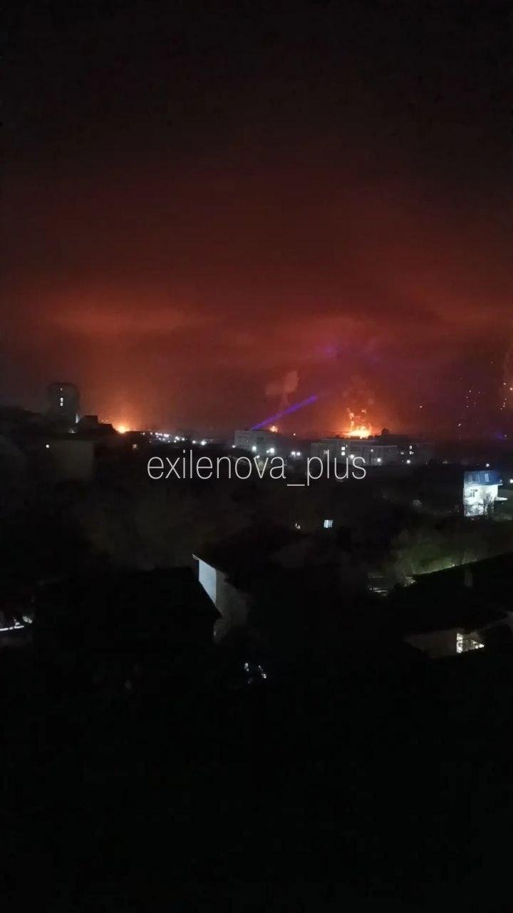 Новороссийск под атакой: БПЛА попали в нефтяной терминал "Шесхаріс"