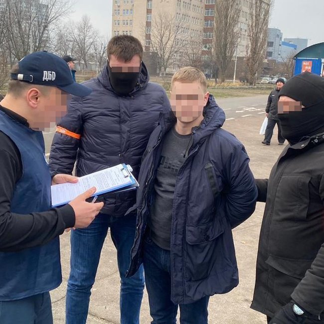 Следователь столичной полиции попался на взятке в 30 тыс. за закрытие уголовного производства 01 Следователь столичной полиции попался на взятке в 30 тыс. за закрытие уголовного производства 01