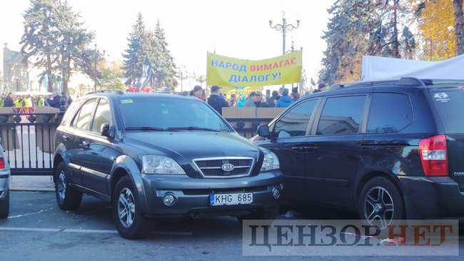 Владельцы евроблях пикетируют Раду с требованием принятия законопроектов, снижающих акциз на растаможку машин: движение по ул. Грушевского заблокировано 07