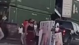 В американском Чикаго толпа на ходу ограбила поезд. ВИДЕО