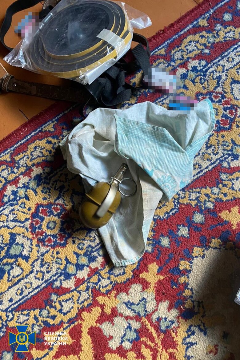 Банда рекетирів, які вибивали гроші з військовослужбовця ЗСУ, затримана на Житомирщині, - СБУ 13