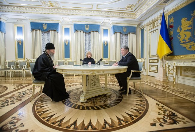 Порошенко обговорив із главою УПЦ Онуфрієм питання звільнення із полону українських військових 01 Порошенко обговорив із главою УПЦ Онуфрієм питання звільнення із полону українських військових 01