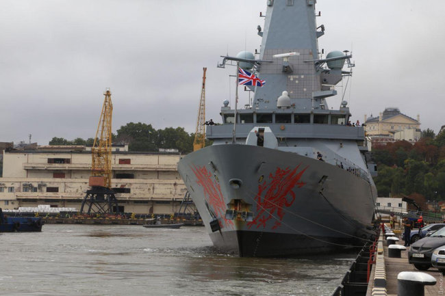 В порт Одессы зашел эсминец Королевских ВМС Великобритании Dragon 13