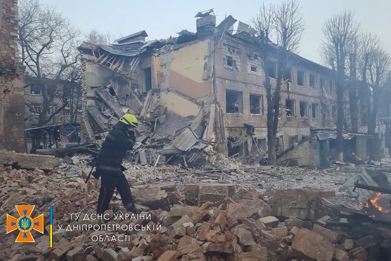 Последствия авиаудара войск РФ по Днепру 04