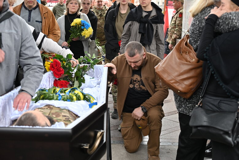 У Києві попрощалися з командиром роти стрілецького батальйону Олександром Пастухом (Добрим), який загинув у бою проти рашистів на Луганщині 39