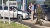 Россиянин вытащил водителя из машины и начал избивать его в очереди за бензином. ФОТОрепортаж