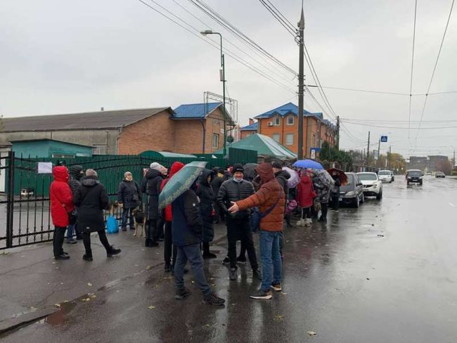 Сотрудники рынка протестуют в Виннице 01
