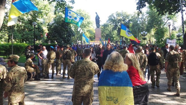 Давно не було таких теплих маршів: тисячі бійців пройшли центром столиці 01