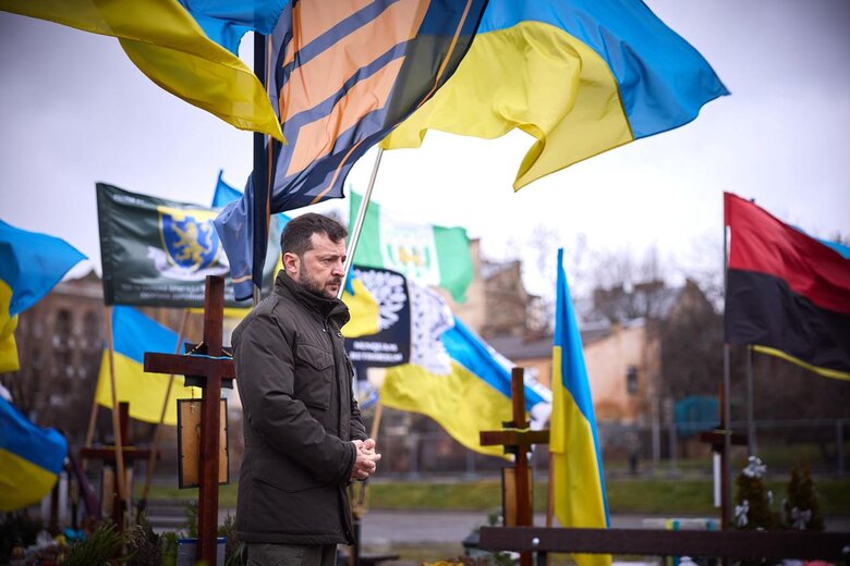 Зеленський прибув до Львова: вшанував пам'ять полеглих воїнів на Марсовому полі.
