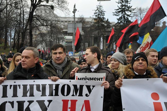 Наш враг олигархат! Наш враг - Порошенко!: сторонники Саакашвили провели марш в Киеве с призывом импичмента президента (обновлено) 21