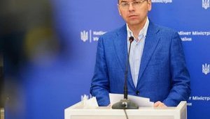 Медпрацівники отримують найнижчу зарплату в країні, - Степанов