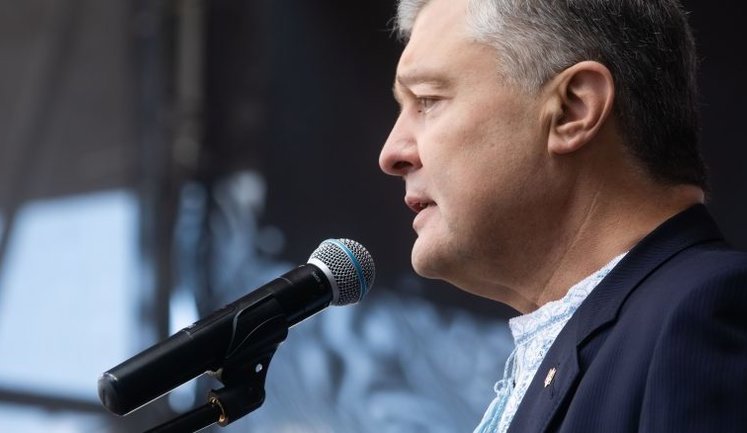 Порошенко объявил о покупке телеканала "Прямой"