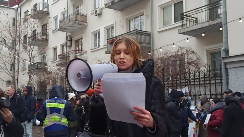 Требую справедливости: родные погибших военнослужащих пикетировали ОП с требованием расследовать случаи небоевых потерь 02